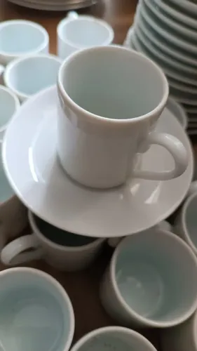 Xícara e pires porcelana branca (café) (marca Schimidt)