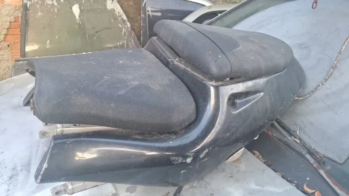 Carrenagem trazeira com sub chassi da suzuki gsxr 750 srad ano 1996