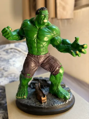 Boneco Hulk Em Resina 23 cm 