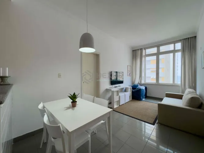 Apartamento com vista livre a uma quadra da Praia das Pitangueiras de 1 quarto (1 suíte), 