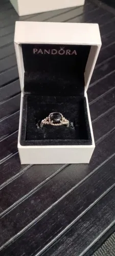 Anel Pandora com Pedra Preta