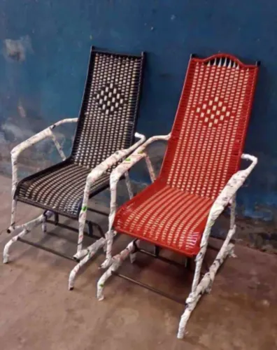 Cadeiras com molas e metal novas