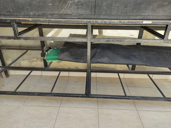  2 Balcões de ferro loja de peças 