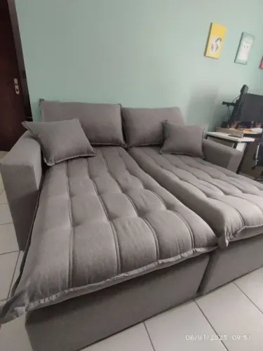 Sofá slim vira cama e otimiza seu espaço muito confortável 