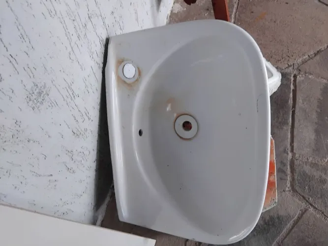Pia de louça antiga mais porta papel higiênico 42cm