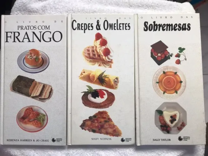 Três Livros de Receitas:  Crepes & Omeletes, Pratos com Frangos e  Sobremesas