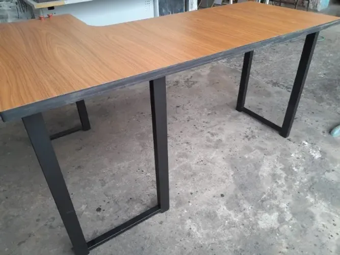 mesa em L industrial na cor loiro freijo - frete grátis