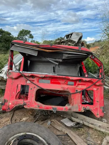 Cabine Lataria Caminhão Mb Atego Para Retirada De Peças 