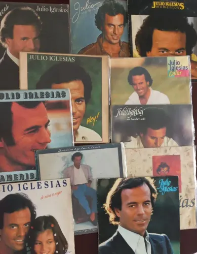 Coleção de discos em vinil do Julio Iglesias