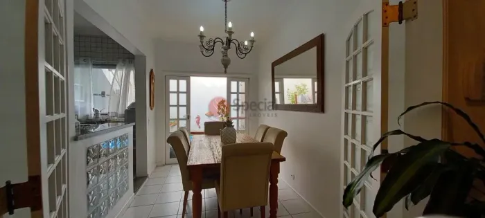 Oportunidade! ótimo sobrado reformado com piscina, 4 vagas de garagem !