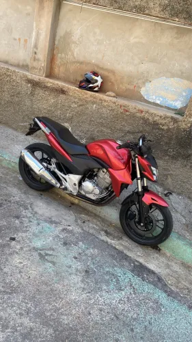 Vendo cb 300r troco por 160 moto tá no doc 25 