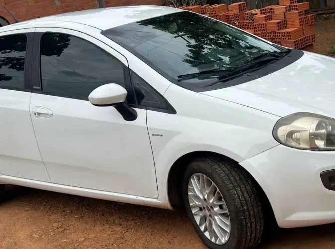 Fiat Punto Essence 1.6 Flex 16V 5P 2013