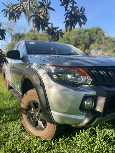 Mitsubishi L200 Triton Sport GLX 2.4 CD Diesel Mec. 2020