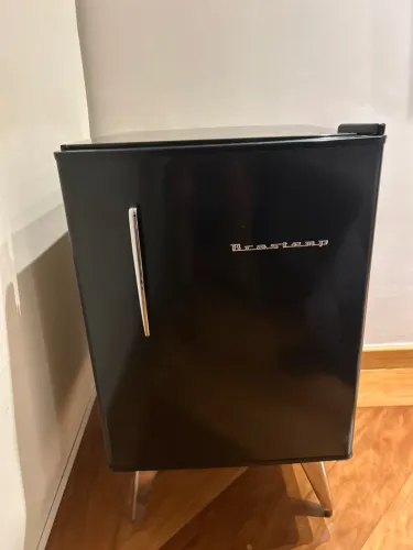 Frigobar Brastemp 76L Preto Retrô