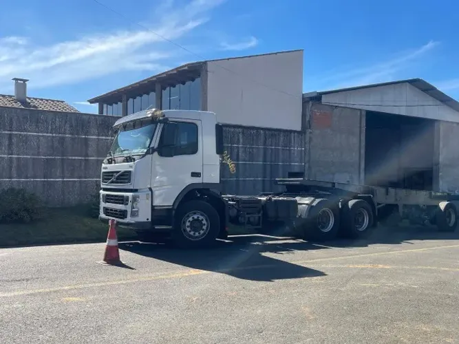 caminhão traçado Volvo 6x4 FM 440 cabininha 440cv ano 2007/2008