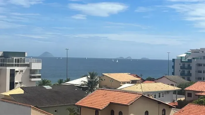 BS IMOBILIÁRIA vende maravilhosa cobertura de alto padrão, na quadra da praia, vista mar e