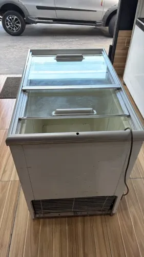Freezer de 350 litros - Semi nova