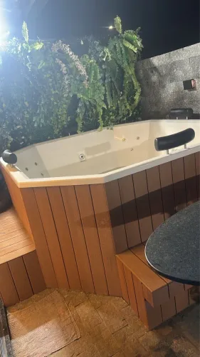 BANHEIRA SPA + DECK de madeira sintética 