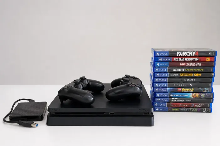 ? PS4 Slim 500GB + 2 Controles Originais + 12 Jogos + HD Externo