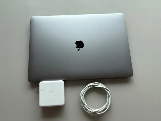 Macbook Pro 16 Core I7 16gb 512gb 2019 A2141 Prata (Usado)