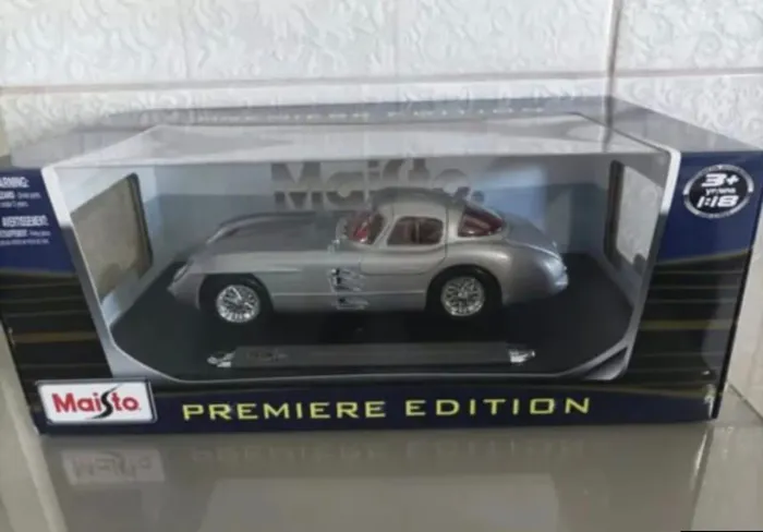Maisto em escala 1:18 do Mercedes-Benz 300 SLR Uhlenhaut Coupé.