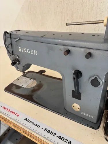 Máquina de bordar Singer 021D201A