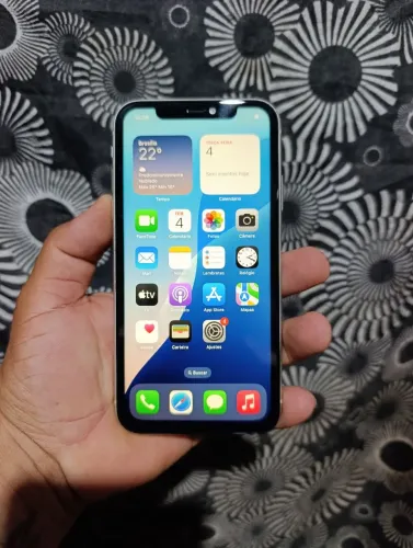 iPhone 11 " Léia o anúncio"