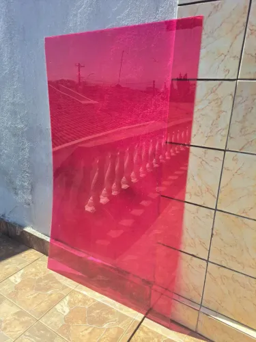 Chapa/Placa de acrílico rosa transparente de 1,02x1,67m e 3mm de espessura