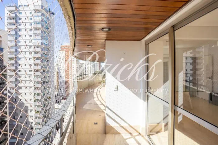 APARTAMENTO À VENDA MOEMA COM 3 SUÍTES, ANDAR ALTO E VISTA LIVRE