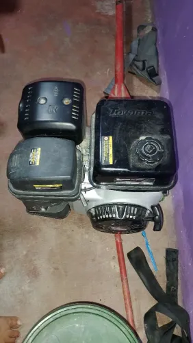 Vendo um motor de popa rabeta de 15 Hp Toyama zerado.