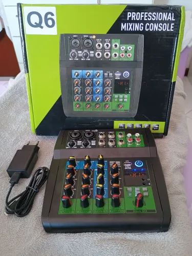 Mesa de áudio 4 canais Q6 USB Bluetooth (bateria interna recarregável) Muito Novo!