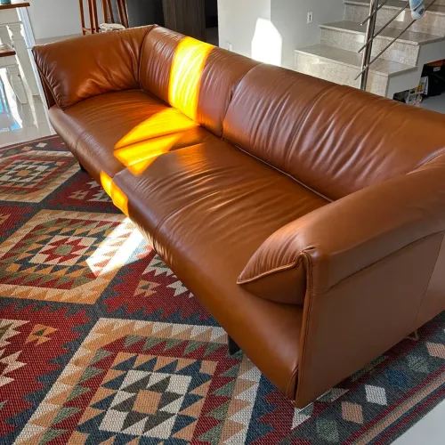 Vendo Sofá em Couro Legítimo - 4 lugares