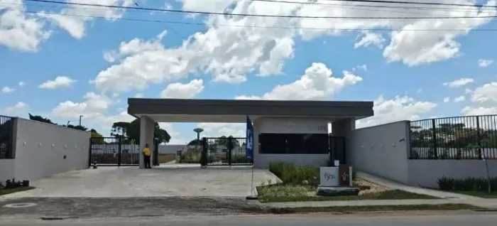 TERRENO CONDOMINIO CLUBE - BAIRRO HAUER - ESTUDA CARROS COMO PARTE PAGAMENTO