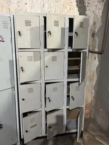 Armário 12 portas