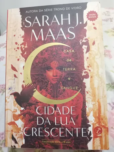 Livro Cidade da Lua Crescente /Casa de Terra e Sangue /Sarah J. Maas, seminovo