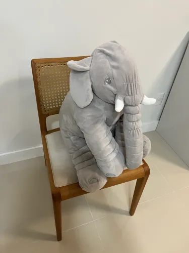 Urso cinza grande para quarto de bebê 