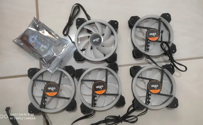 5 fans aigo RGB + controladora 