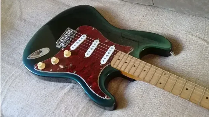 Guitarra Strato Luxo Valverde Luthier