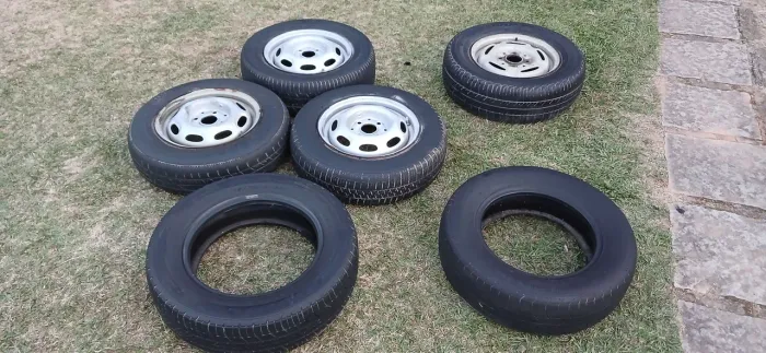 Vendo 4 Aros 14l3 Rodas de Ferro . As rodas possuem furação 4x100mm.