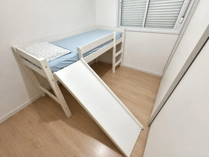 Cama TokStok com escorregador