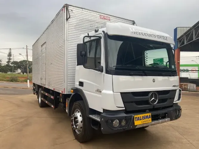 MERCEDES 1719 ANO 2020 296.000KM ORIGINAIS NO BAU 7 METROS