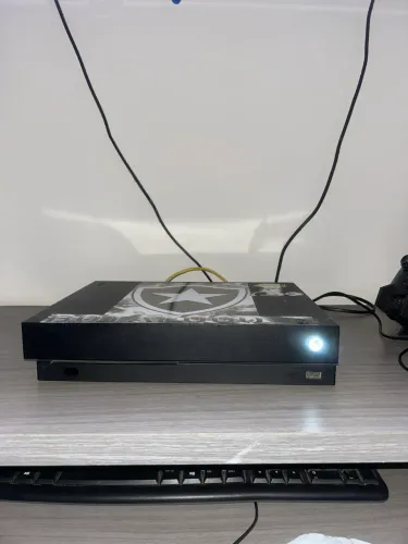Xbox One X - 1TB + 1 controle + 1 jogo em mídia digital (red dead redemption 2)