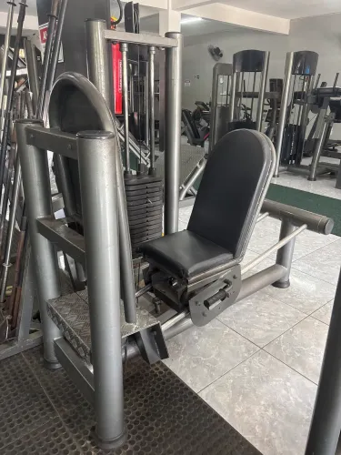 Máquinas de academia - legg horizontal.