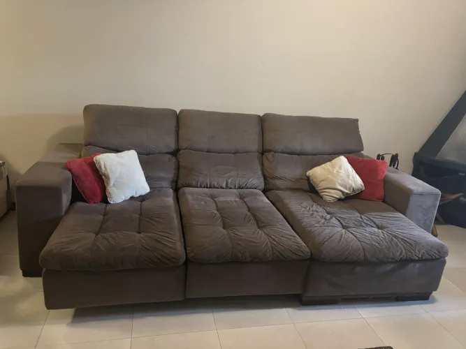 Sofá retrátil e reclinável
