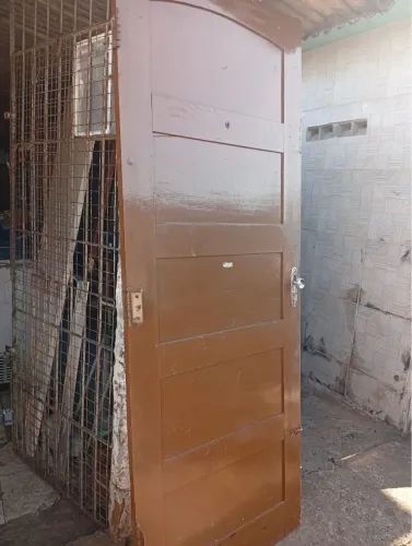 Porta de Maçaranduba seminova 2,10 x 80