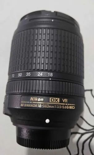 AF-S NIKKOR 18-140mm<br><br>Lente Nikon AF-S NIKKOR 18-140mm f/ 3.5-5.6G ED VR
