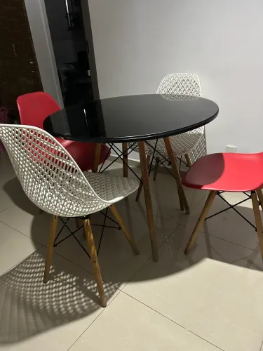Vende-se Mesa de Vidro com Cadeiras
