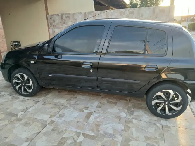 Renault Clio Hi-flex 1.0 16V 5P 2011