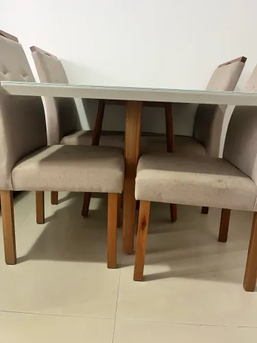 Mesa de sala com 4 cadeiras 1.20cm c 0.90 cm