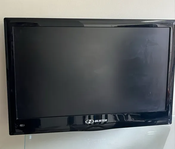 TV LCD Buster 22 Polegadas | Excelente Estado | Funcionando Perfeitamente